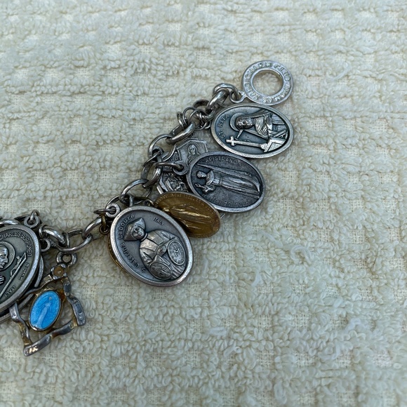 CHRISTMAS IS NEAR!!! Catholic Saints on Thomas Sabo link charm bracelet - Picture 3 of 7